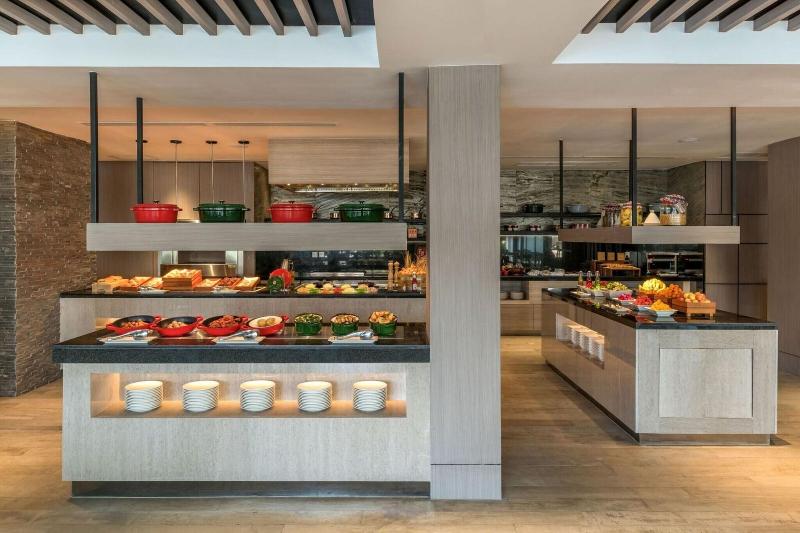 Отель Courtyard By Marriott Siem Reap Resort