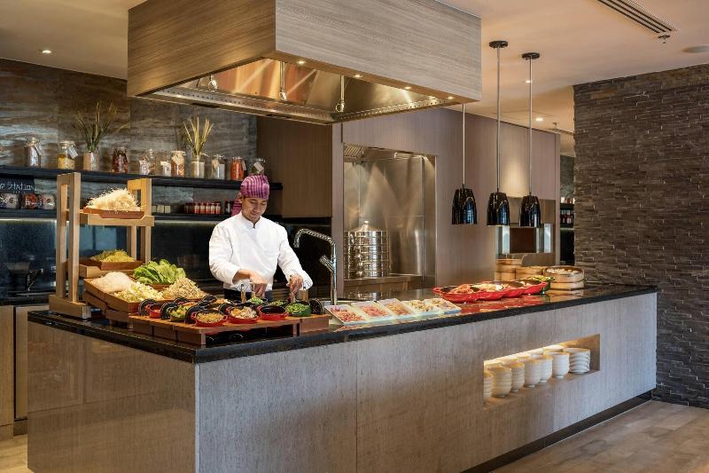 Отель Courtyard By Marriott Siem Reap Resort