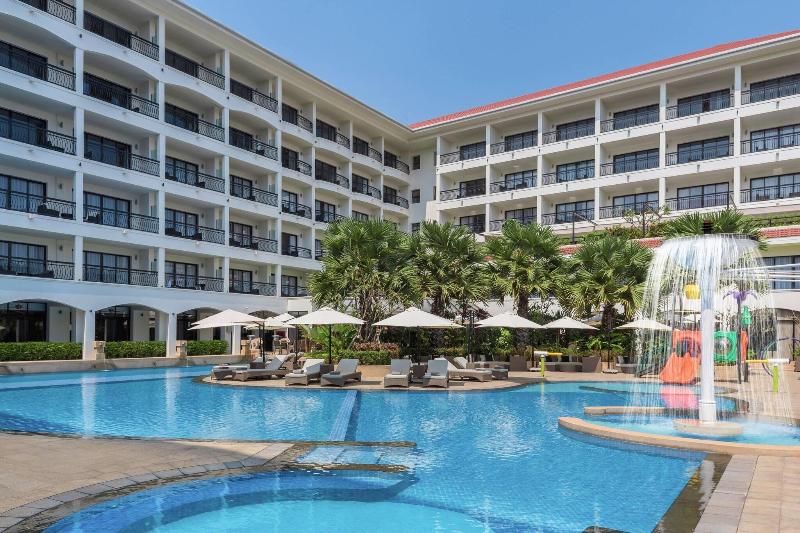 Отель Courtyard By Marriott Siem Reap Resort