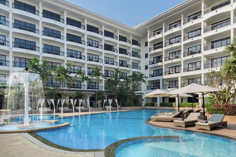 Отель Courtyard By Marriott Siem Reap Resort