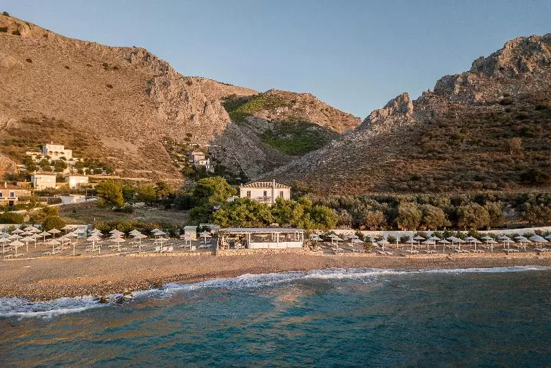 Hotelli Four Seasons Hydra Luxury Suites