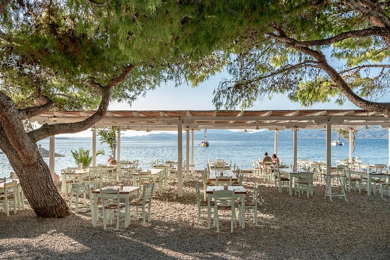 Отель Four Seasons Hydra Luxury Suites