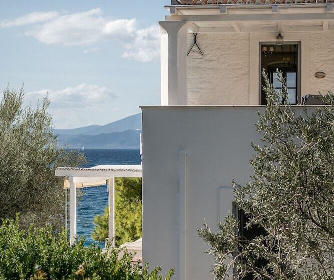 Отель Four Seasons Hydra Luxury Suites