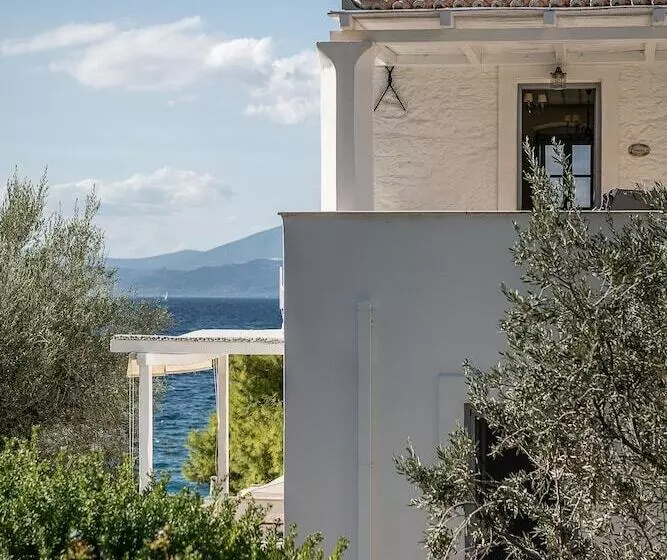 Hotelli Four Seasons Hydra Luxury Suites