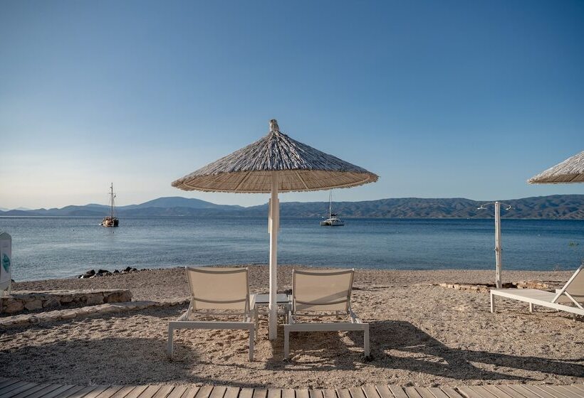 Отель Four Seasons Hydra Luxury Suites