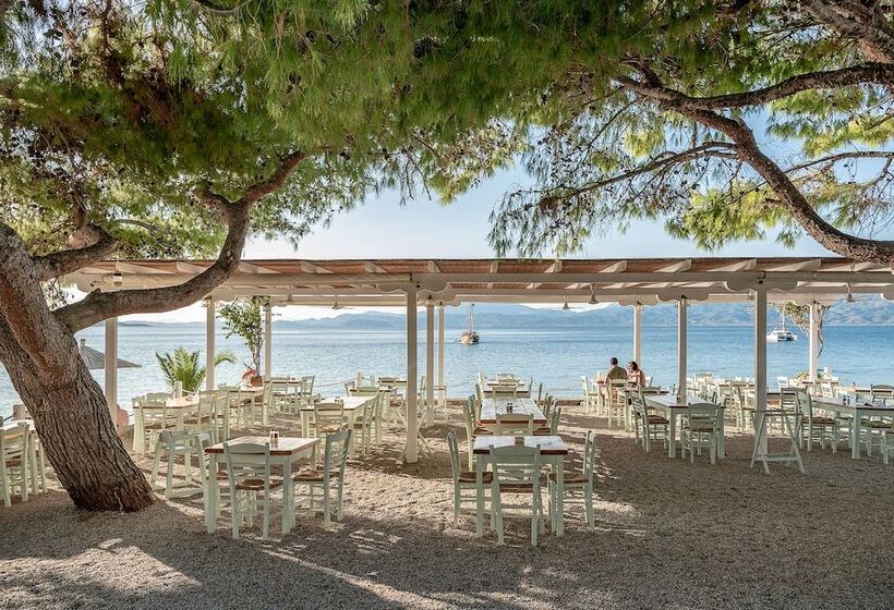 Отель Four Seasons Hydra Luxury Suites