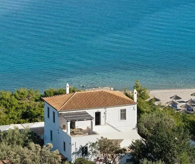 Hotelli Four Seasons Hydra Luxury Suites