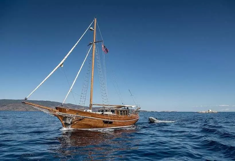 Hotelli Four Seasons Hydra Luxury Suites