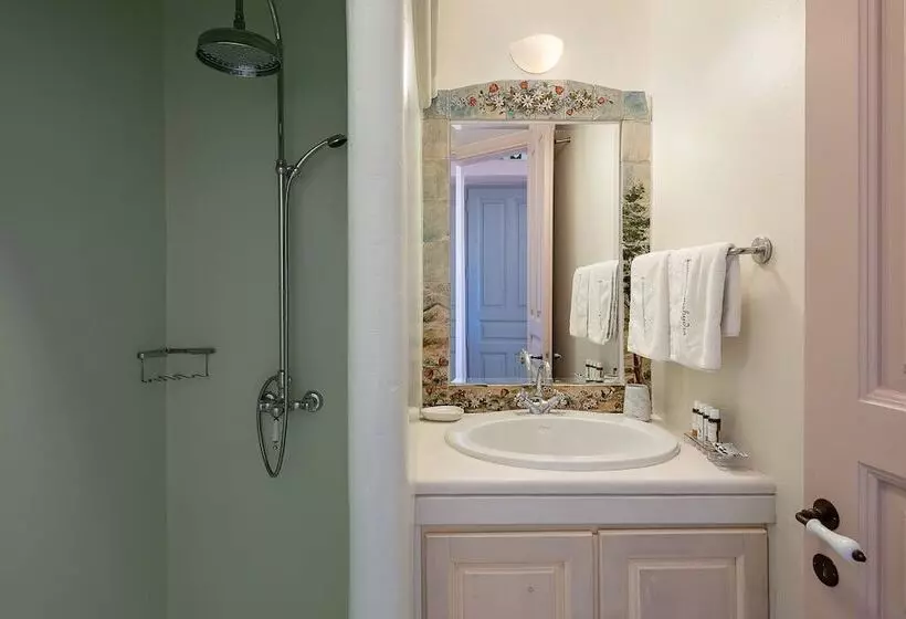 Hotelli Four Seasons Hydra Luxury Suites