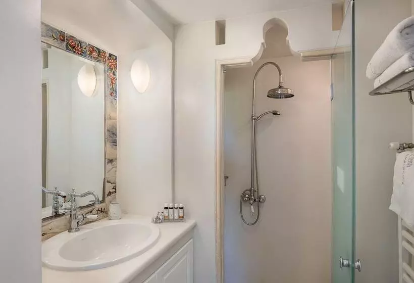 Hotelli Four Seasons Hydra Luxury Suites