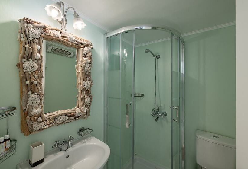 Отель Four Seasons Hydra Luxury Suites