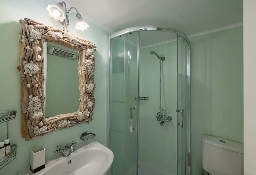 Hotelli Four Seasons Hydra Luxury Suites