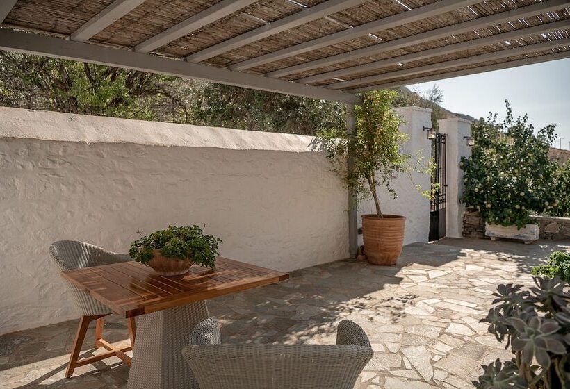 Отель Four Seasons Hydra Luxury Suites