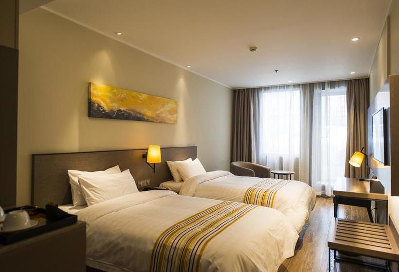 Отель Home Inn Plus Shanghai Huaihai Road Sinan Road