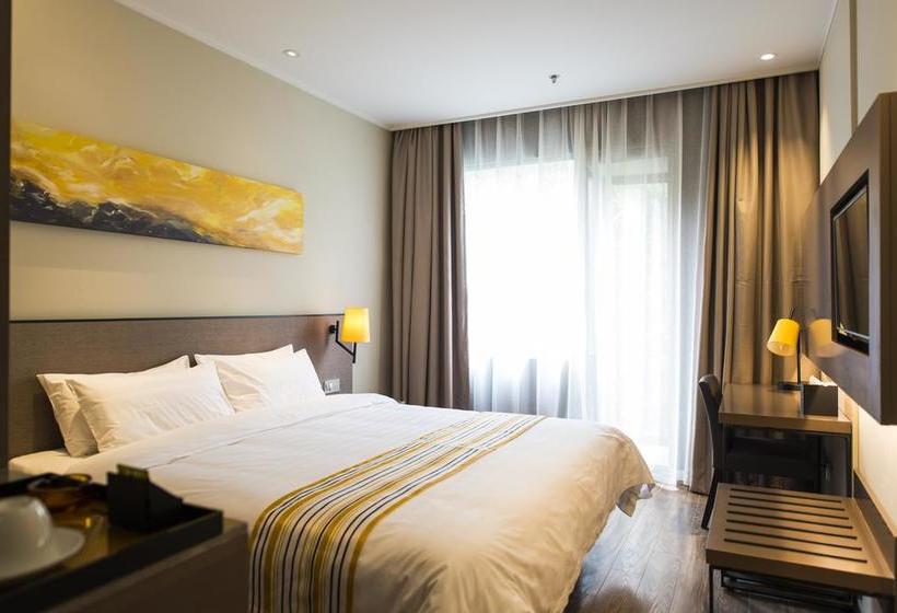 Отель Home Inn Plus Shanghai Huaihai Road Sinan Road