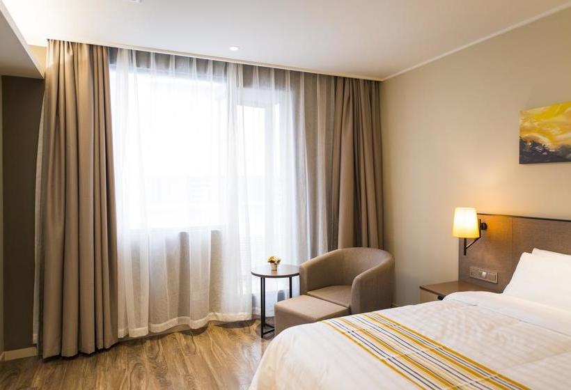 Отель Home Inn Plus Shanghai Huaihai Road Sinan Road
