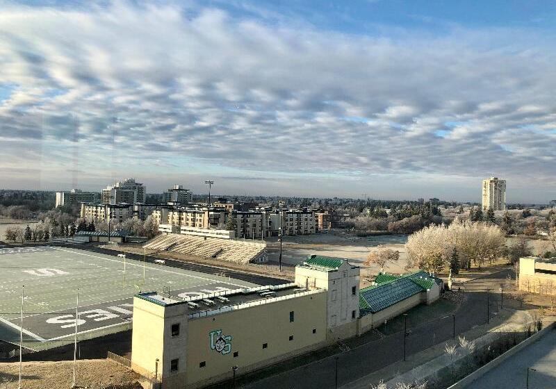 هتل Staybridge Suites   Saskatoon   University, An Ihg