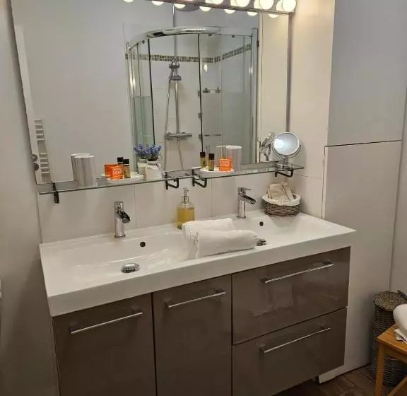 Majatalo La Maison Colline