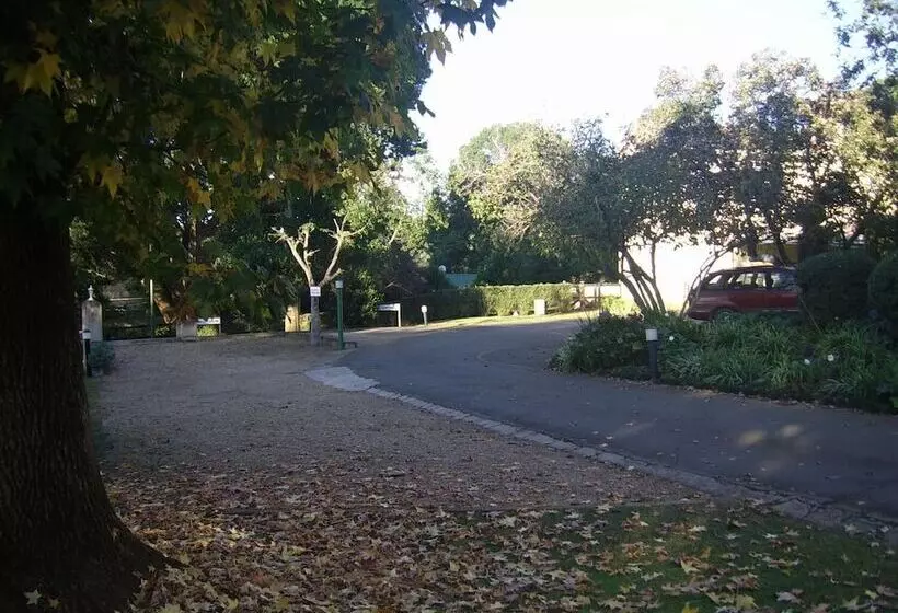 Majatalo Nutmeg Guest House