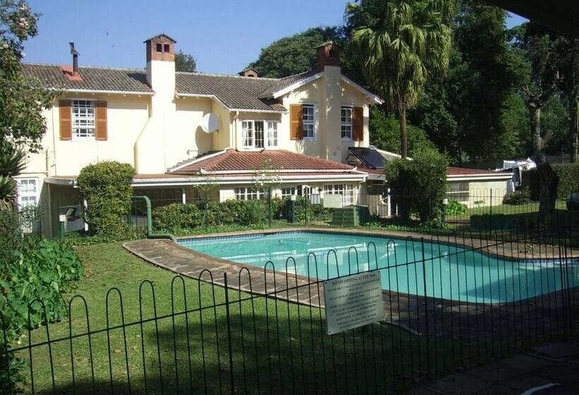 פנסיון Nutmeg Guest House