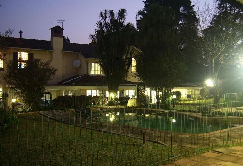 פנסיון Nutmeg Guest House