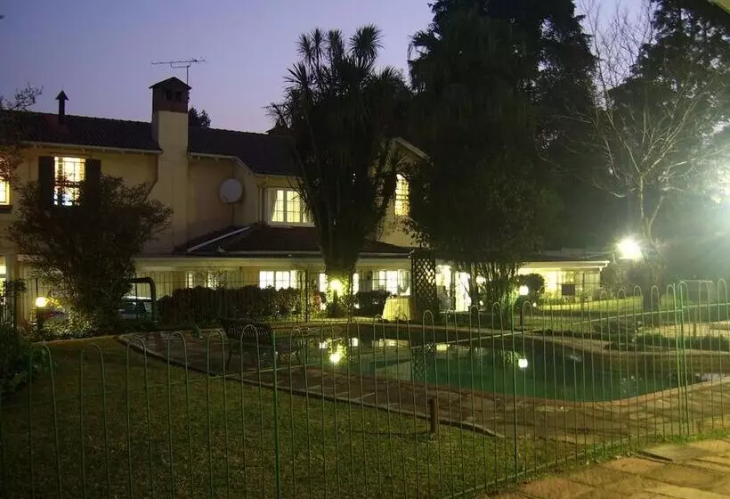 Majatalo Nutmeg Guest House