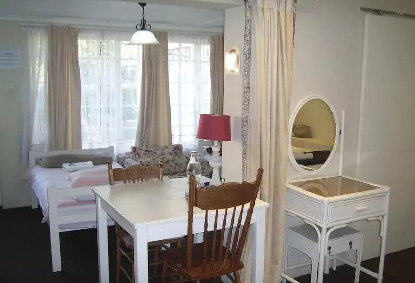 Majatalo Nutmeg Guest House