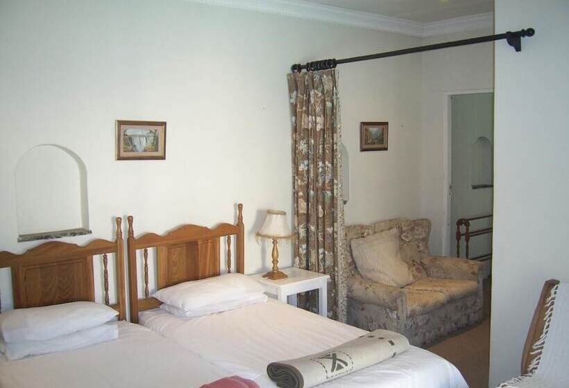 פנסיון Nutmeg Guest House