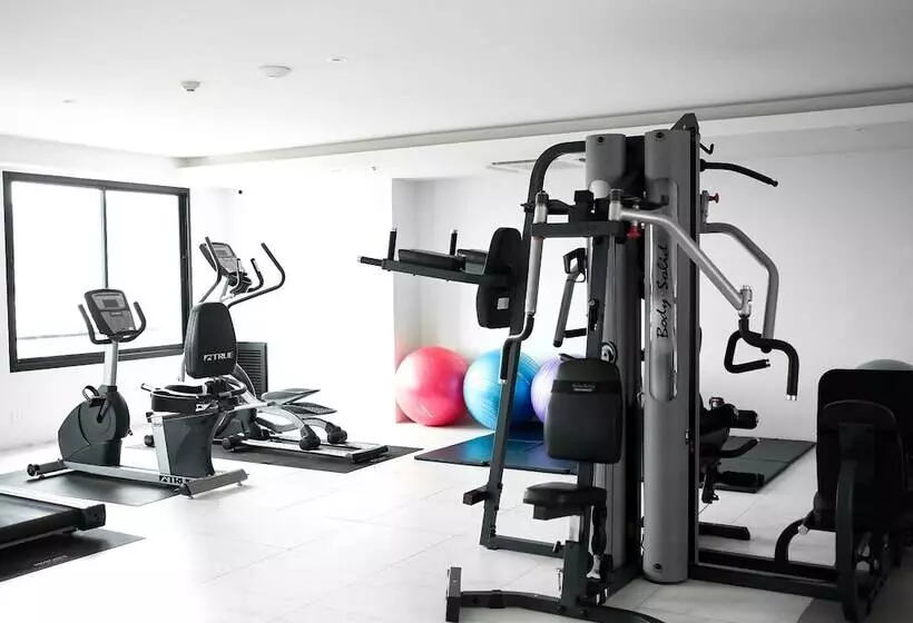 Hotelli The Marina Phuket