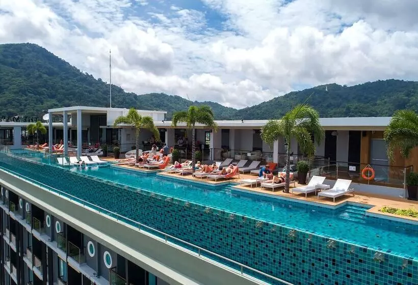 Hotelli The Marina Phuket