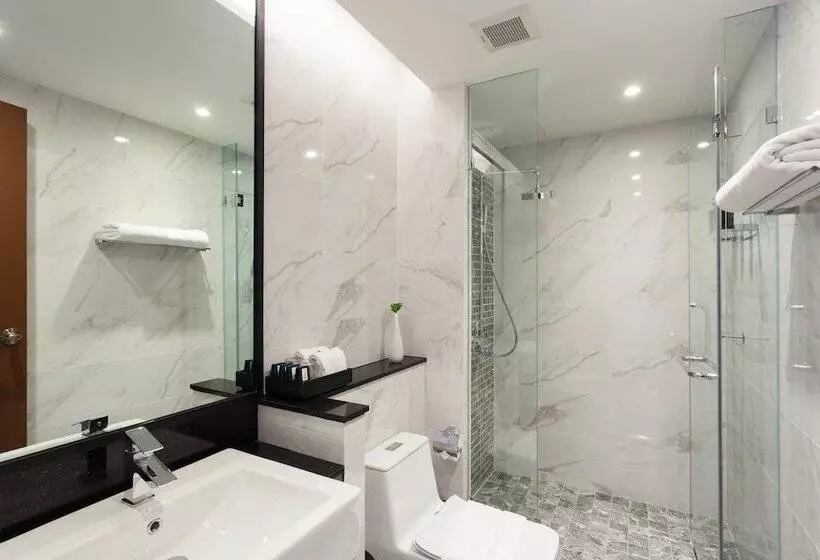 Hotelli The Marina Phuket