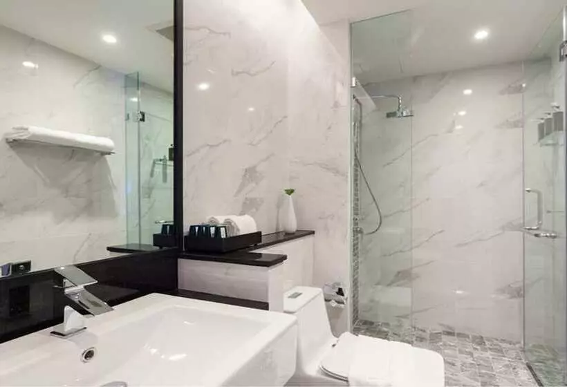 Hotelli The Marina Phuket