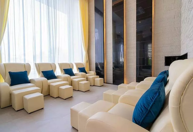 Hotelli The Marina Phuket