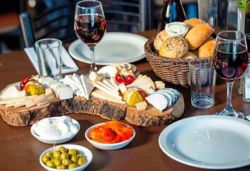 تختخواب و صبحانه Vintage View Guest House