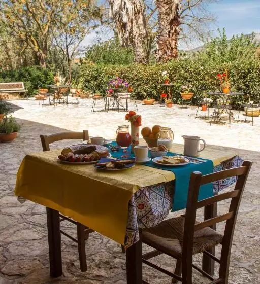 ホテル Agriturismo Tarantola