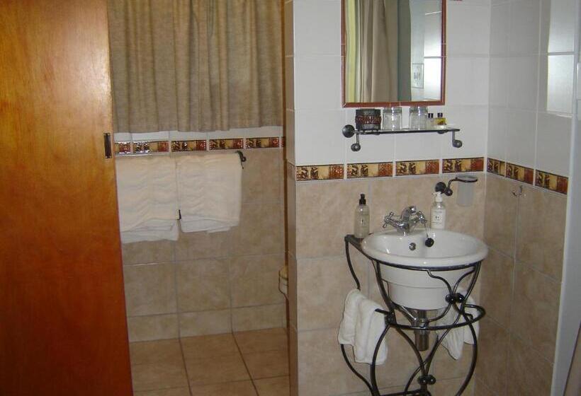 Hotel Cedar Lodge Guest House