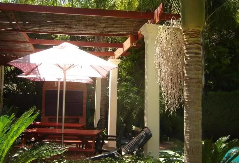 Hotelli Cedar Lodge Guest House