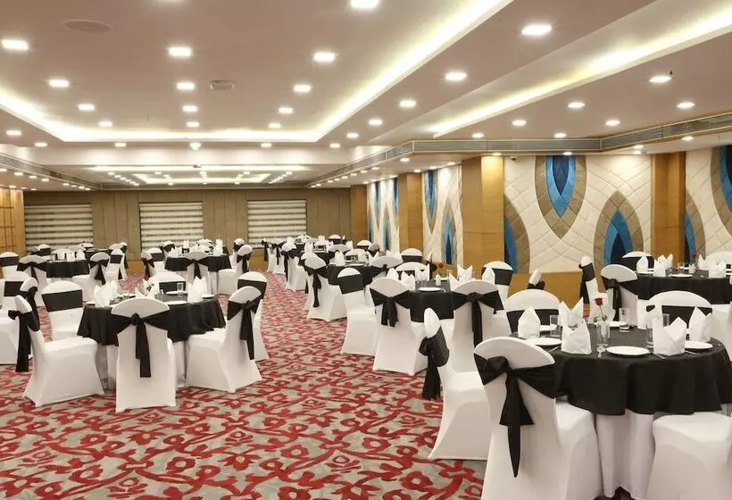 Hotelli Clarks Inn Suite Gwalior