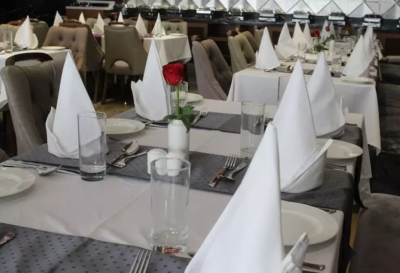 Hotelli Clarks Inn Suite Gwalior