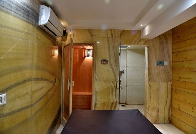 هتل Clarks Inn Suite Gwalior