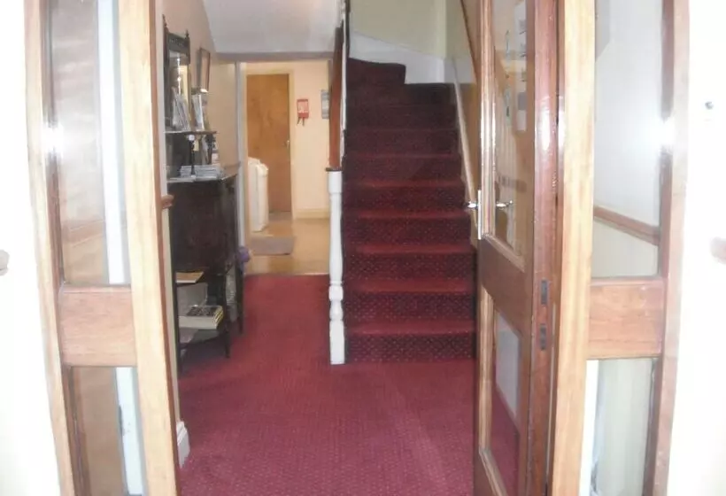 هتل Clon Ross Guesthouse