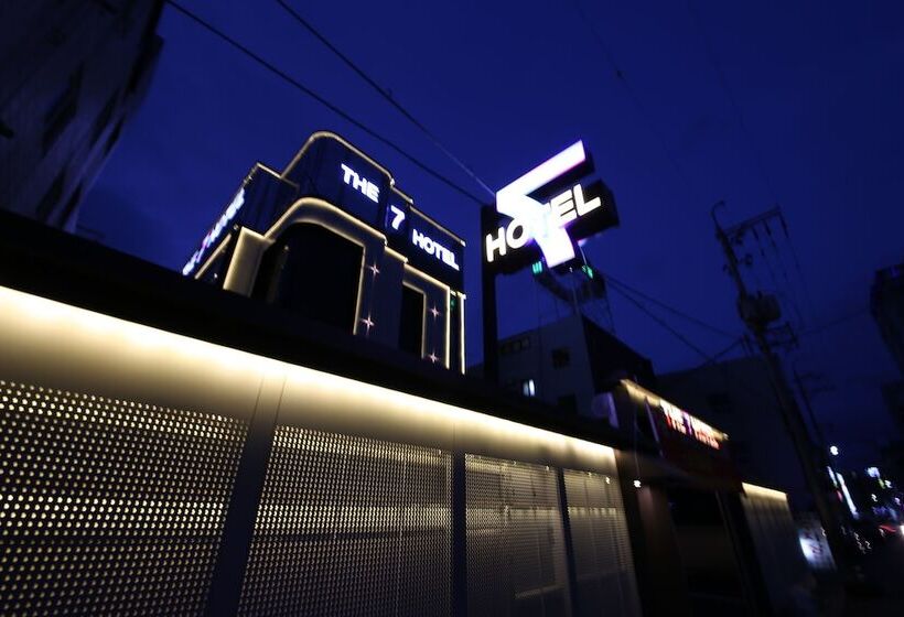 בית מלון כפרי Pohang Jukdo Market The Seven