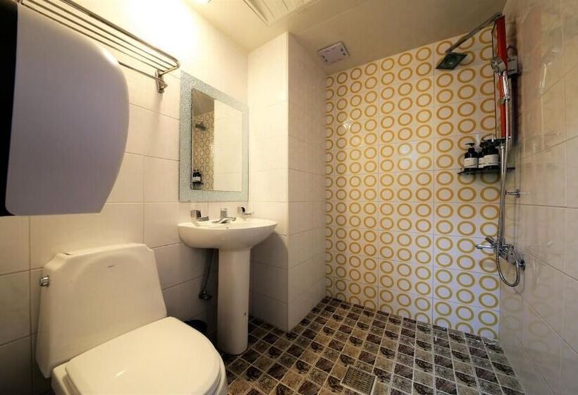 בית מלון כפרי Pohang Jukdo Market The Seven