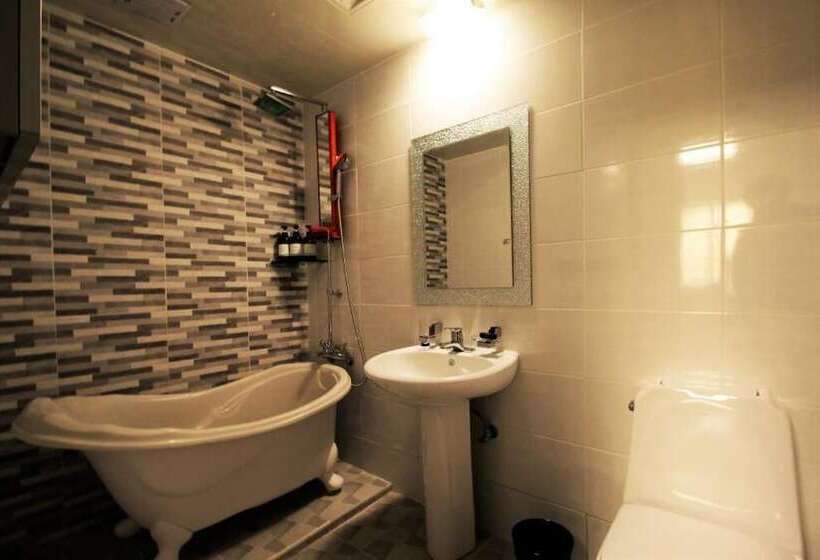 בית מלון כפרי Pohang Jukdo Market The Seven