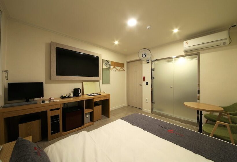 בית מלון כפרי Pohang Jukdo Market The Seven