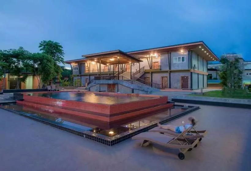 هتل Riverpool Resort