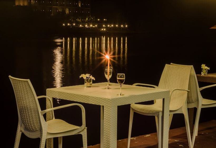 فندق Riverpool Resort