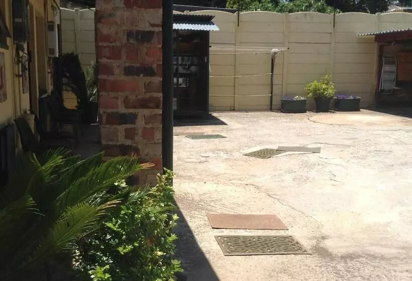 پانسیون Cottage In Orange Grove