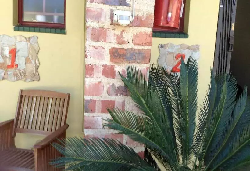 پانسیون Cottage In Orange Grove