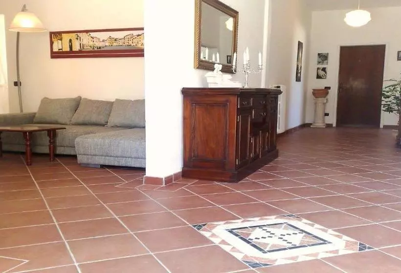 Villa In Lucca